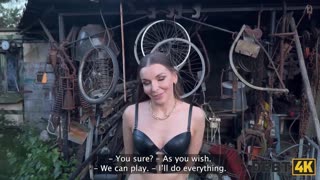 DEBT4K! Dolžnik se je prikradel v hišo Arine Shy in jo grobo jebal na dvorišču