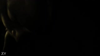 Amatőr Csinibaba Keményen Szopja Farkamat a Kanapén