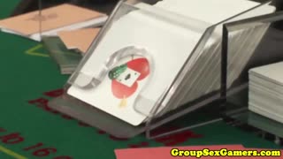 സ്ട്രിപ്പ് പോക്കർ വൈൽഡ് സെക്സ് ഡെയർസിലേക്ക് മാറുന്നു ഈസ്റ്റേൺ യൂറോപ്യൻ ബ്യൂട്ടിയോടൊപ്പം