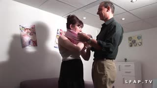 Hey, Bu Fransız Olgun'un Anal Yumruklamayı Aldığını İzle!