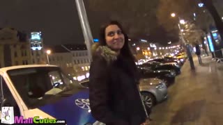 Fick junge Amateurmädchen in öffentlichen Einkaufszentren – total geil