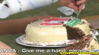 金发新娘婚纱内渴望阴蒂狂舔高潮