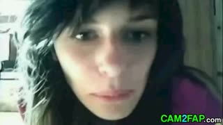 Sext mlada 18+ webcam cura svlači obrijanu pičku uživo na camu