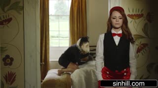 Dirty britiske rødhårede Jasmine James og Ella Hughes nyter het FFM trio sex i et hotellrom