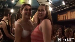 ਵਾਈਲਡ ਕਪਲਸ ਨਾਲ ਹਾਰਡਕੋਰ ਆਰਗੀ ਵਿੱਚ ਰਾਅ ਗਰੂਪ ਸੈਕਸ ਐਕਸਪੋਜ਼ਡ