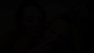 Brett Rossi户外近景抠挖光滑小穴