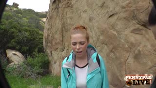 Penny Pax und Sarah Shevon ficken outdoors auf Wanderung in POV-Dreier