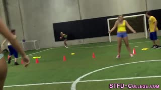 Pravi amaterji divje jebejo na študentskih zabavah