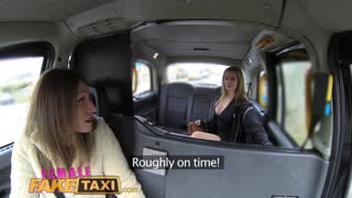 บาร์เมดนมโตถูหีช่วยตัวเองในแท็กซี่ปลอมสุดเสียว