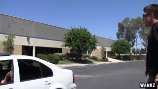 Брюнетка милфа с большими сиськами трахается на офисном столе