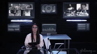 Kenna James, Alexis Fawx ja Brett Rossi lesbopillunsyönti threesomessa