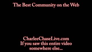 omg, jeg kan ikke engang… Charlee Chase sin busty blowjob mens hun vasker hår!