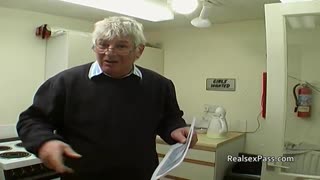 Ideges vagyok, ahogy nézem ezeket a brit tini 18+ lányokat a backstage-ben az audíciókon