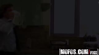 Mofos Betrapte Lesbiennes AJ Applegate en Brett Rossi Delen Pik