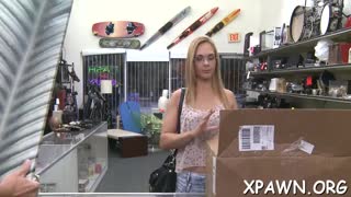 아마추어의 젖은 보지가 세게 박히는 뜨거운 섹스 비디오 😈