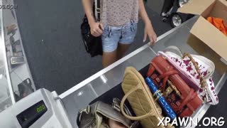 Mokra cipka amatorki zostaje mocno wyruchana 😈