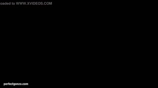 гонзо фистинг акција са Камерон Круз и Клара Г на fist flush