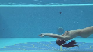 വൻകര ബൗൺസിംഗ് അസ്സും സഗ്ഗിംഗ് മുലകളും!