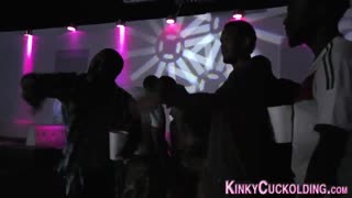 Ova Cuckolding Cura Je Dobila Žestoko Od Bande U Divljoj Akciji