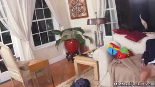 Amateur 18+ Latina tries anal south of the border