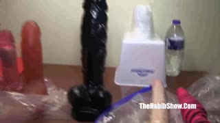 ¡oye, Layla Red se vuelve loca con un dildo BBC en su intro anal freak! 🔥