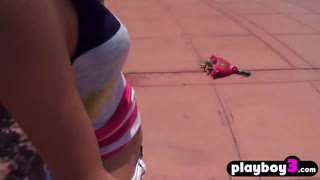 Sobaši gledajo amaterske 18+ najstnice sesati in jahati velike tiče