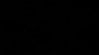 Busty amator angażuje się w hardcore sesję z wytryskiem