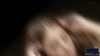 Бретт Россі роздягає дупу й тренується в залі на відео