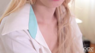 Хей, подивіться, як я, Анжеліка Харт, доміную як фемдом-лікар, фістинг Артею в клініці