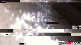 MILF lesbi domină tânăra 18+ în sex de grup sălbatic