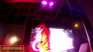 İspanyol pornocular sarışın kumral kızıllarla sahnede orgi çılgınlığına patlıyor