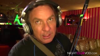 عاهرة بزاز كبيرة تهز النايت كلوب في نيك قوي