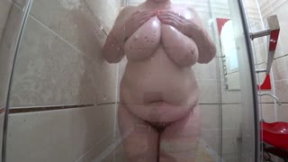 ਕਰਵੀ ਮਿਲਫ ਨੂੰ ਸ਼ਾਵਰ ਕਰਦੀ ਹੋਈ ਦੇਖਣਾ ਹਿਊਜ਼ ਟਿਟਸ ਜੂਸੀ ਬੱਟ ਨਾਲ