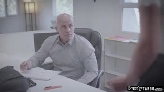 Üppige Sekretärin Brett Rossi hart rangenommen bis Deepthroat 😈🍆