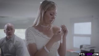 பாஸ் கர்வி டாட்டூ பேப் ப்ரெட் ரோஸி பெரிய முலையை அஃபிஸ் டேபுவில் குத்துகிறார்