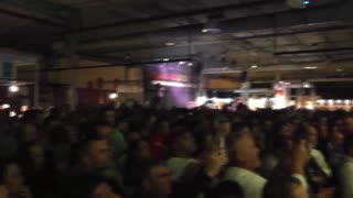 ரெட்ஹெட் பார்ன்ஸ்டார்ஸ் ஸ்டேஜில் இன்டென்ஸ் ஃபிஸ்டிங் ஃபக்கில் ஈடுபடுகிறார்கள்