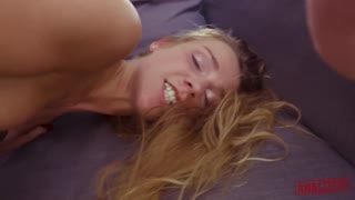 Атлетична молода 18+ Алексіс Крістал бере його жорстко. Чи впорається вона з анальним фістингом та повним Нельсоном?