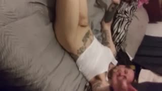 দুই ওয়াইল্ড গাই শাই গার্লকে হার্ড পাউন্ড করে