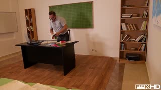 Lucy Heart ve scénáři s učitelem a ředitelem