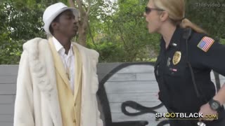 가슴 큰 브루넷 보이어, 금발이 세게 박히는 걸 스파이하다