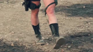 Les Playmates Adriana Chechik et Kissa Sins en Voyage de Camping Magique sous la Pluie