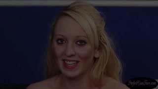 ইউরোপীয় তরুণী হ্যান্ডজব করে ছোট স্তনের উপর মুখে মিশি ভর্তি