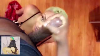 כורעת לזין שחור ענק של סקסגודפיקאסו ומצצה