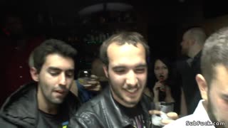 "ബ്രൂണെറ്റിനുള്ള പബ്ലിക് ഗ്രൂപ്പ് സെക്സും ഫേഷ്യലും"