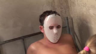 Ê cô gái teen 18+ xử lý hai tên cướp thô bạo