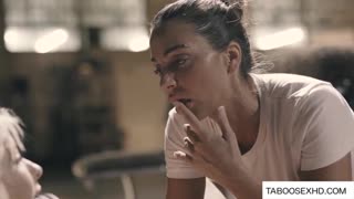 女警察狂舔年轻美女嫩穴女同高潮