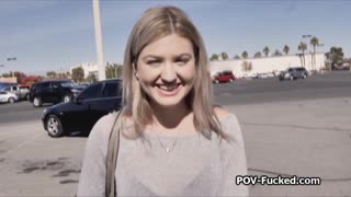 Amateur tiener 18+ met mooie tieten neukt POV stijl?