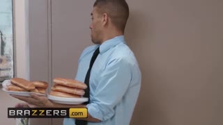 うわぁ、巨乳が仕事で狂わせる、カーマRXとザンダーコルヴァスがドーナッツショップで激しくバン、ブラザーススタイル！