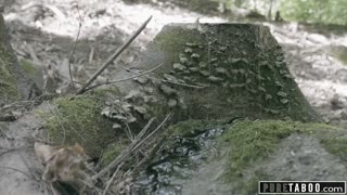 Hé Bree Daniels, lik die lesbische horror kut van het meer nu!