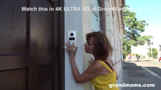 Seks kulübünde yaşlı nine döllerle kaplandı orgazm patlaması